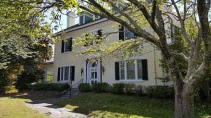 Morehead Manor Bed And Breakfast